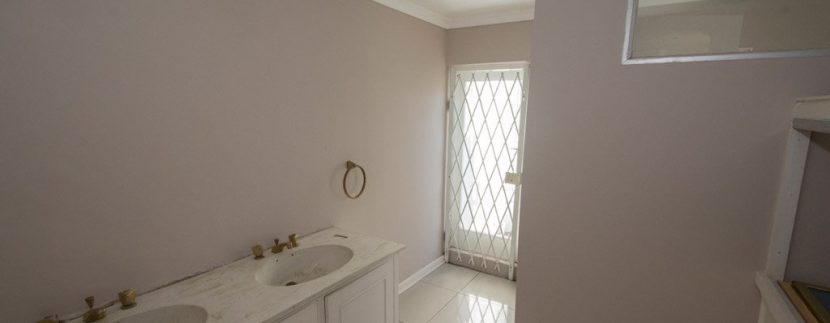 1829794_STORE_13