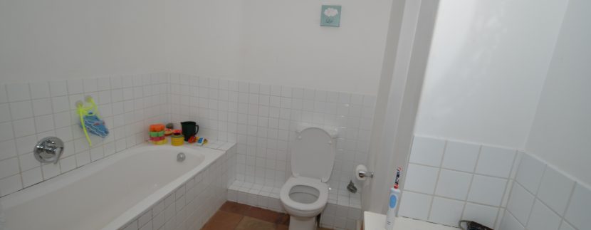 2 nd bathroom DSC_1815