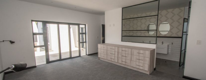 2001270_Master bedroom_6