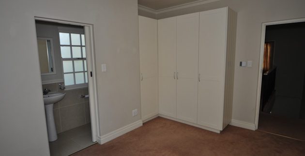 DSC_0921---main-bedroom