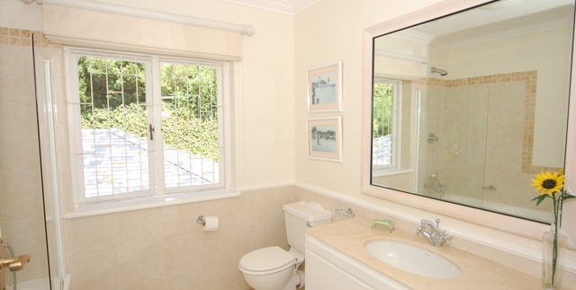 DSC_2333.family bathroom