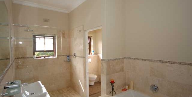 DSC_5308main-ensuite-bathro