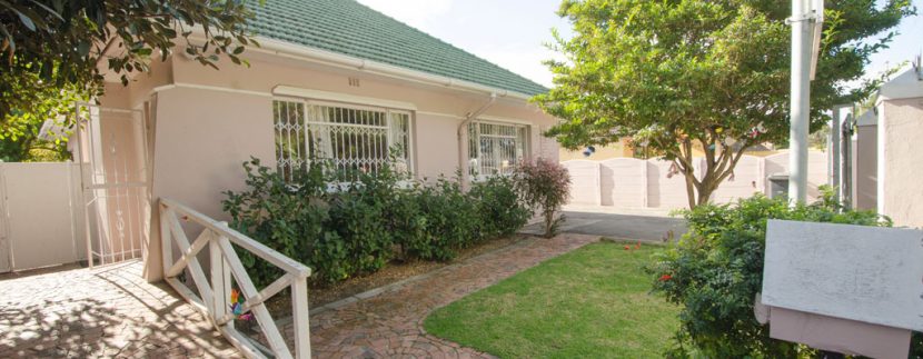FRONT OF HOUSE