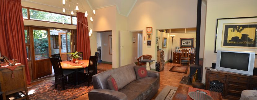 LOUNGE DINING ROOM