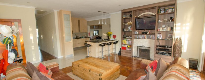 LOUNGE TO KITCHEN