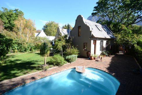 POOL-AND-HOUSE