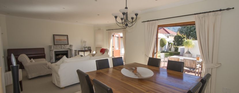 Dining and lounge 0153