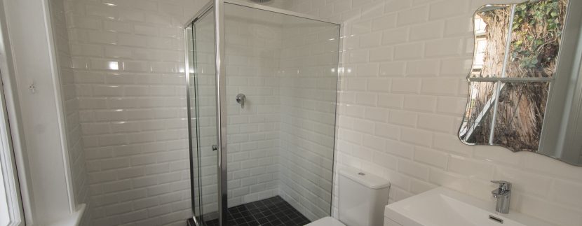 E MAIN BED ENSUITE
