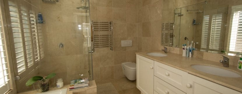 MAIN EN-SUITE 7675