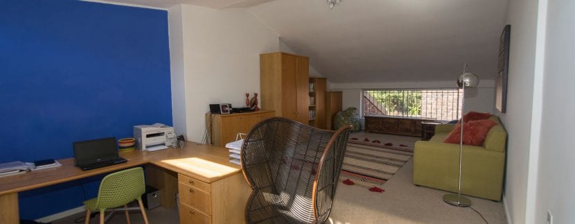 UPSTAIRS STUDY 7683