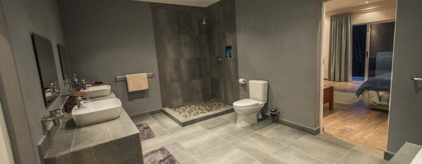 BATHROOM FOR BED 4 AND 5