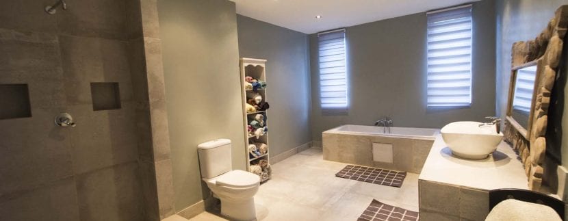 DOWNSTAIRS BATHROOM