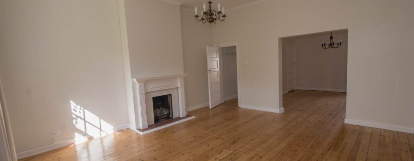 LIVING ROOM V