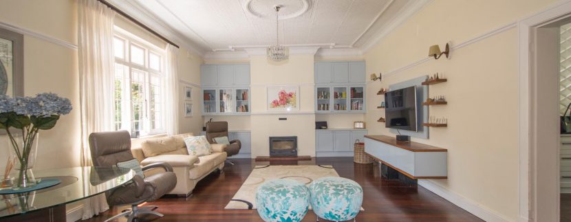H living room in v