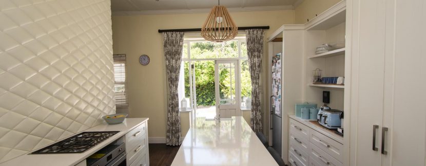 I kitchen to patio