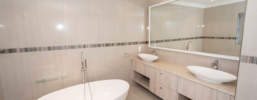 g MASTER EN-SUITE